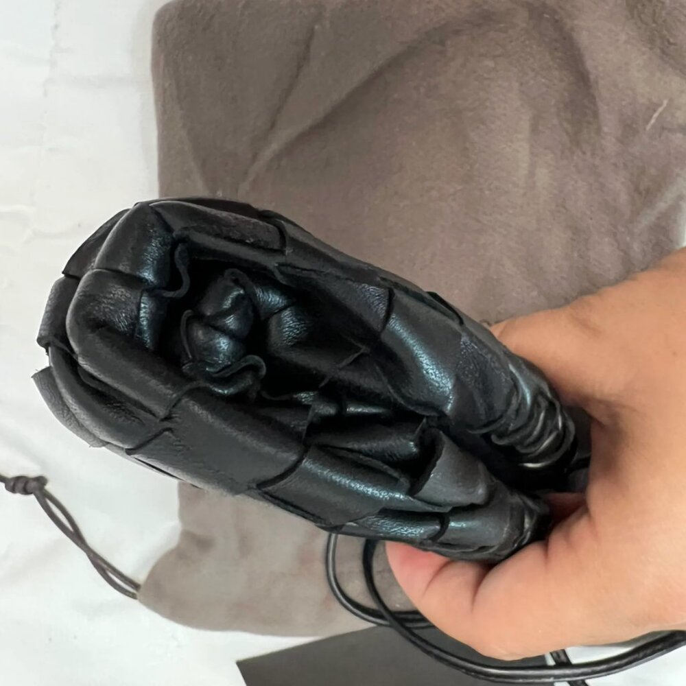 Bottega Veneta Black Intrecciato Crossbody Pouch - Picture 3 of 10